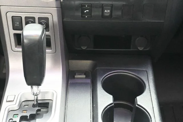 Used 2011 White Toyota Grade image 21