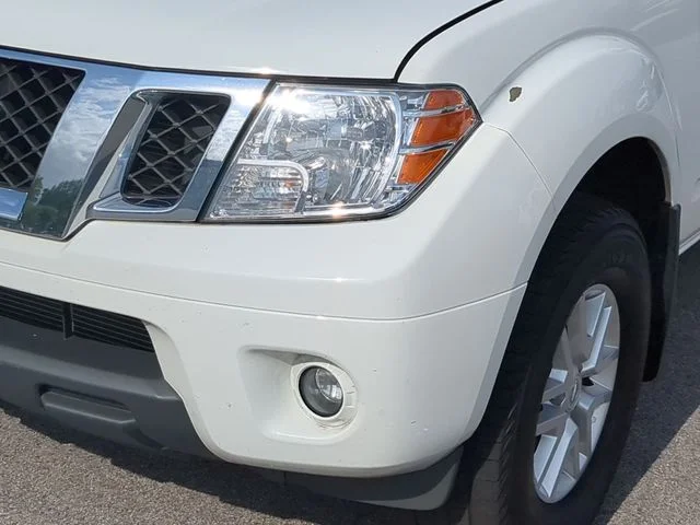 Used 2016 White Nissan SV image 9