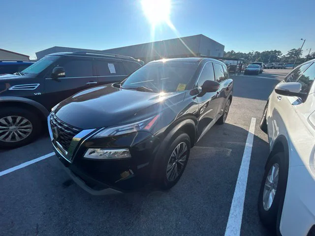 Used 2021 Black Nissan SV image 3