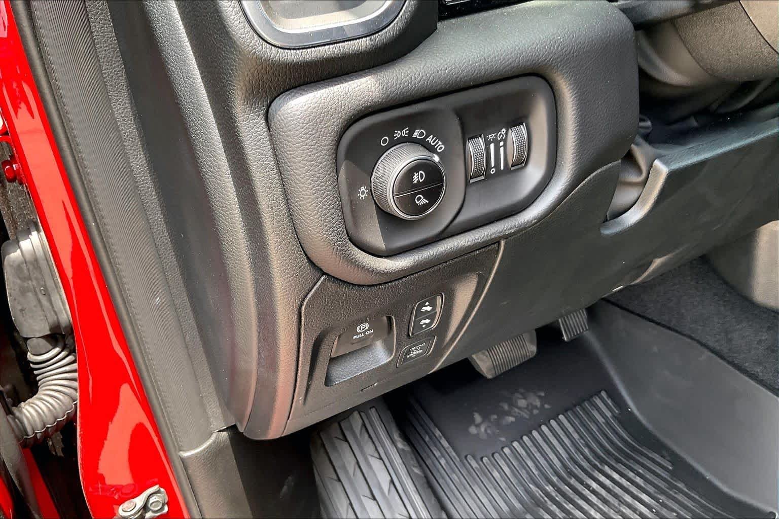 New 2026 Molten Red Pearl-Coat Exterior Paint RAM Laramie image 18