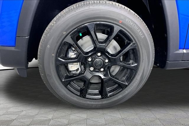 New 2026 Hydro Blue Pearl-Coat Exterior Paint Jeep Latitude image 13