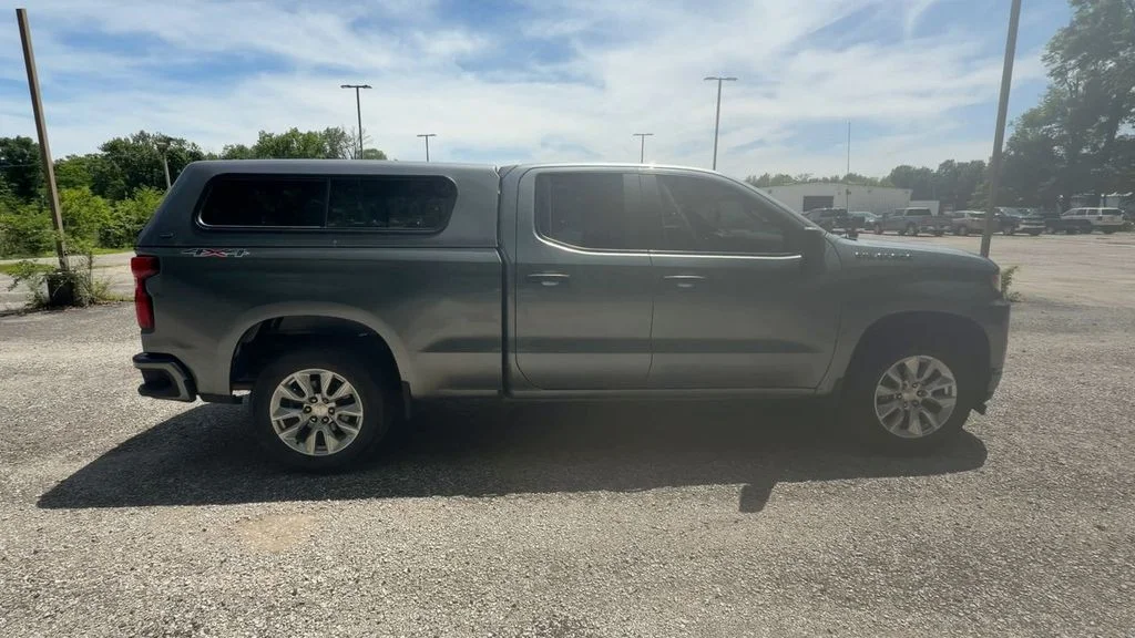 Used 2020 Gray Chevrolet Custom image 9