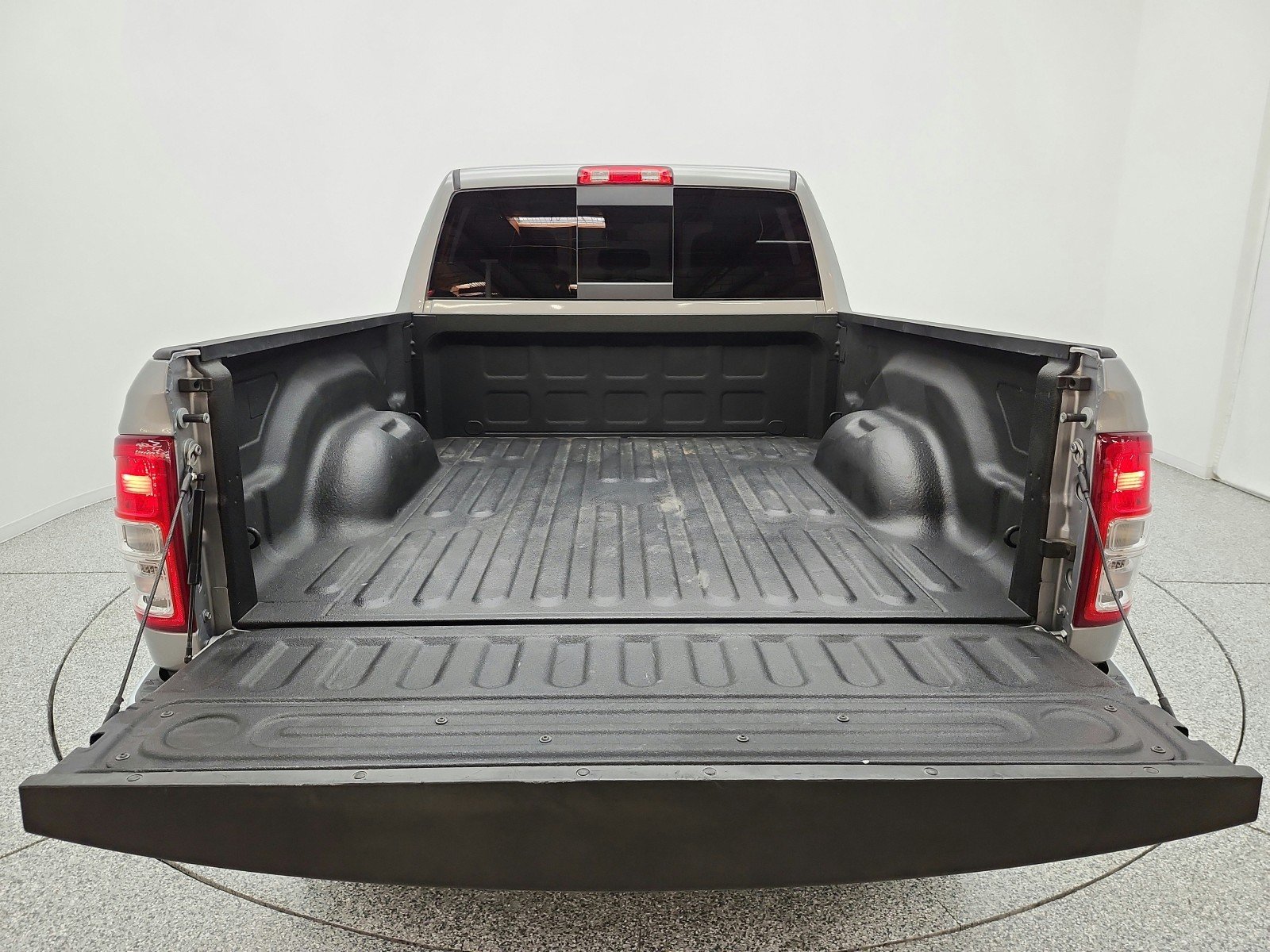 Used 2022 Billet Silver Metallic Clearcoat Ram Tradesman 4x4 Crew Cab 6'4 Box image 18