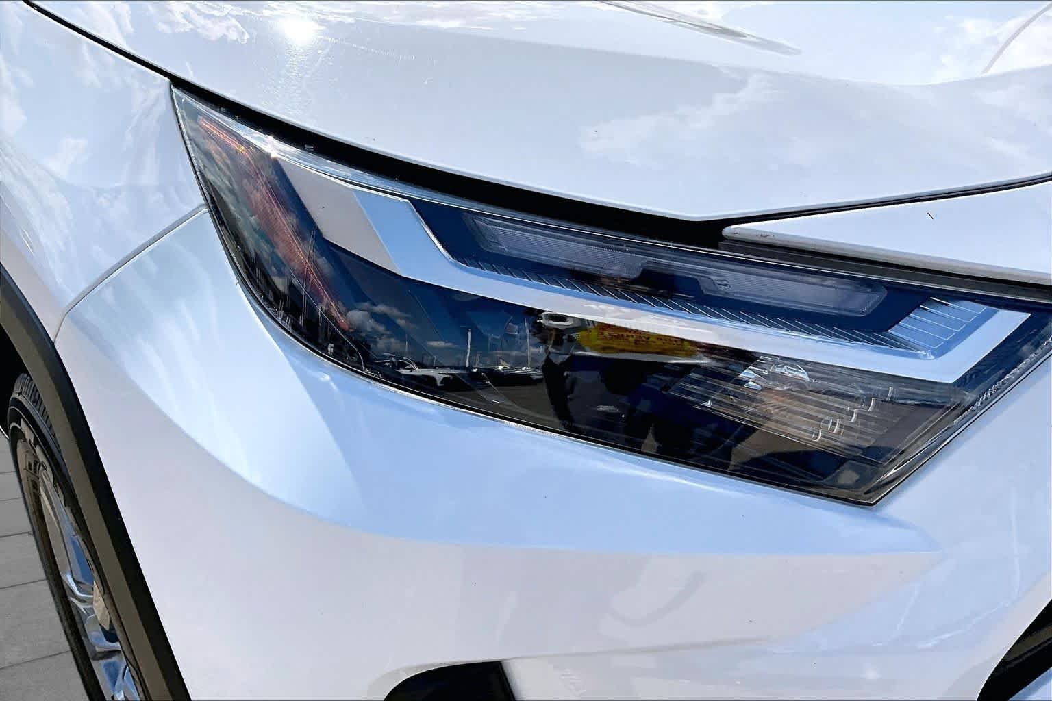 Used 2025 Ice Cap Toyota XLE image 28