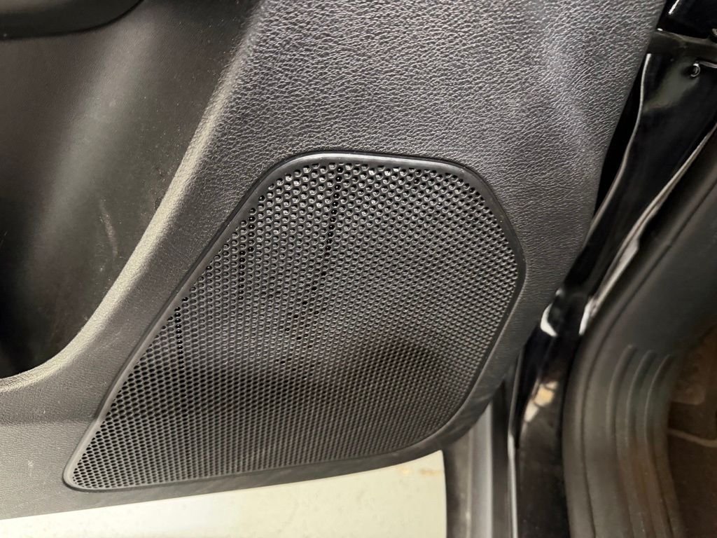 Used 2022 Black Jeep Latitude Lux image 12