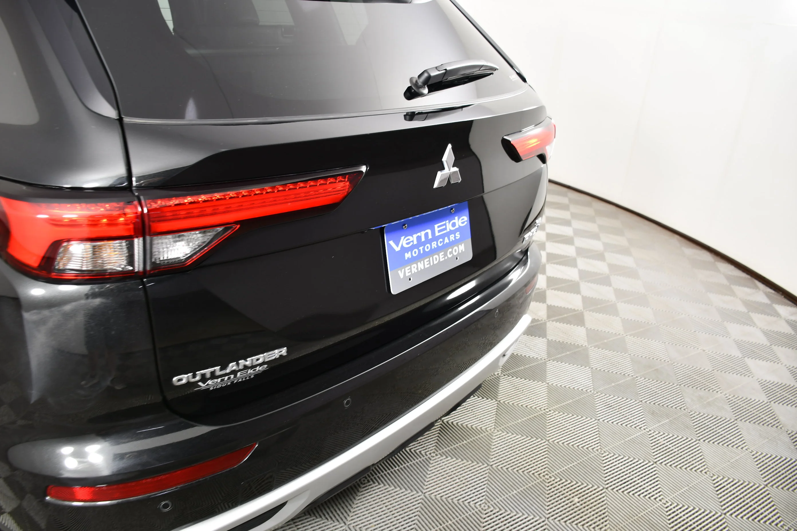 Certified Used 2025 Black Diamond Mitsubishi SE image 15