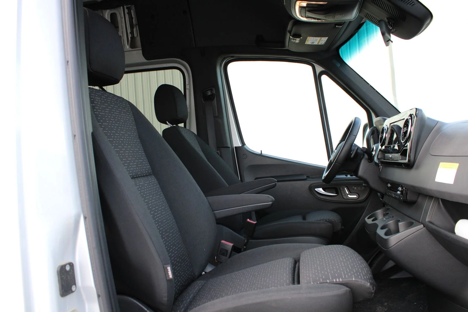 Used 2022  Mercedes-Benz Crew 144 WB image 26