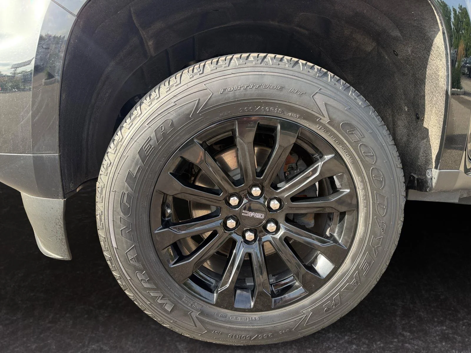 Used 2022 Onyx Black GMC Elevation image 25