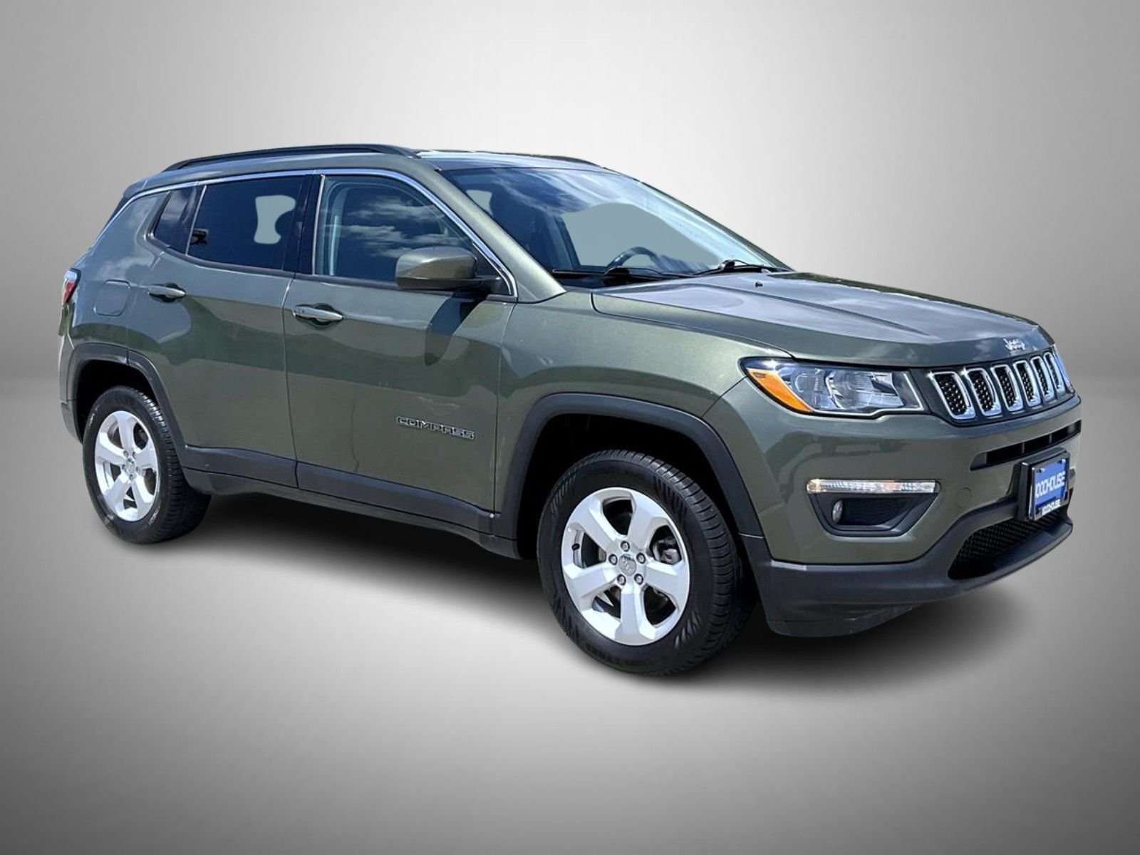 Used 2018 Green Jeep Latitude image 3