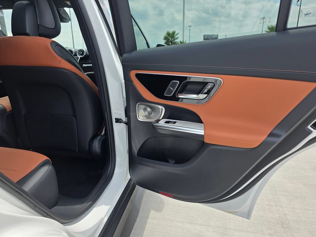 New 2026 Polar White Mercedes-Benz GLC 300 image 42