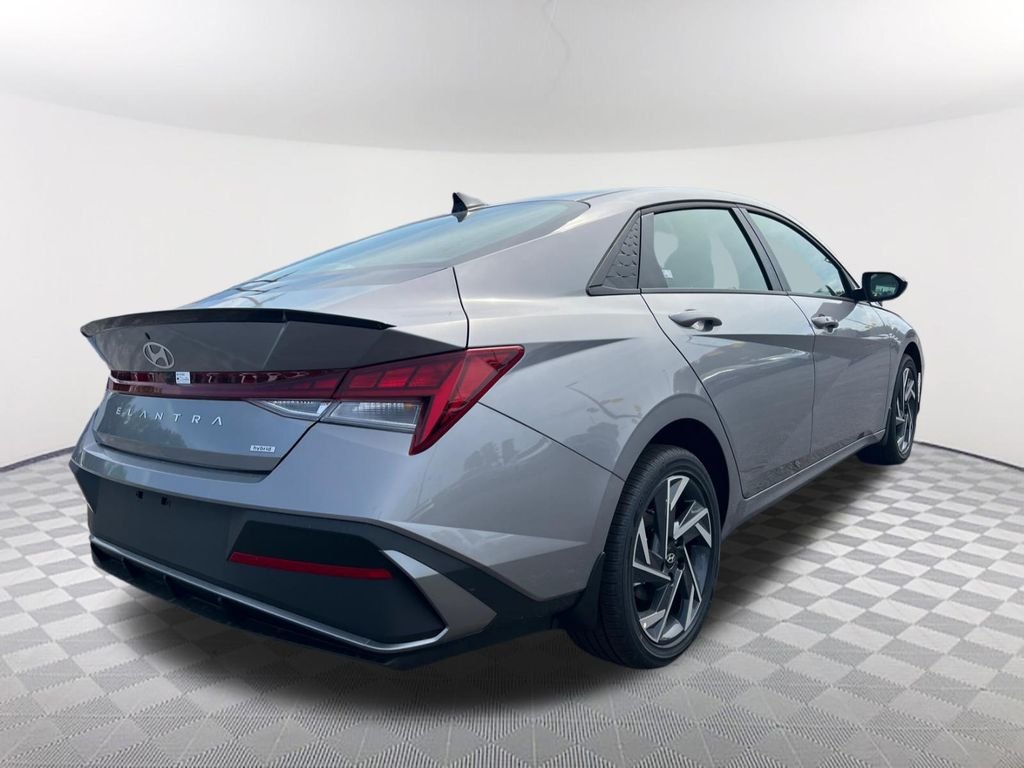 Used 2025 Silver Hyundai SEL Sport image 5