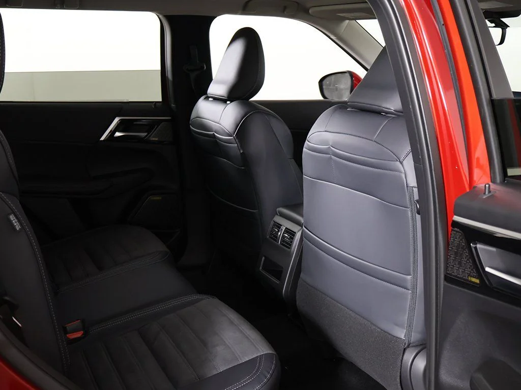 2025 Mitsubishi Outlander SE - Photo 32