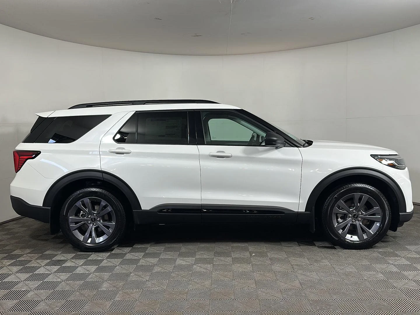 New 2026 Star White Metallic Tri-Coat Ford Active image 11