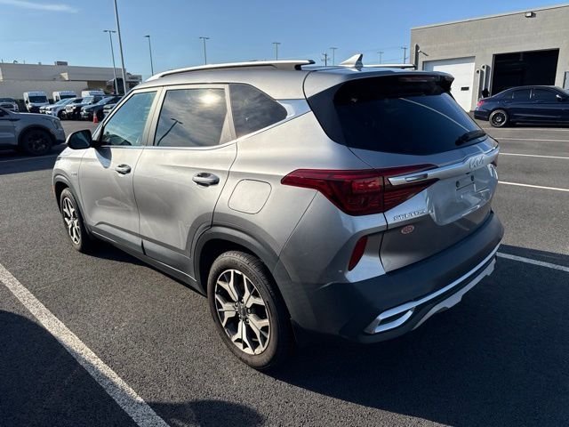 Used 2022 Gray Kia EX image 4