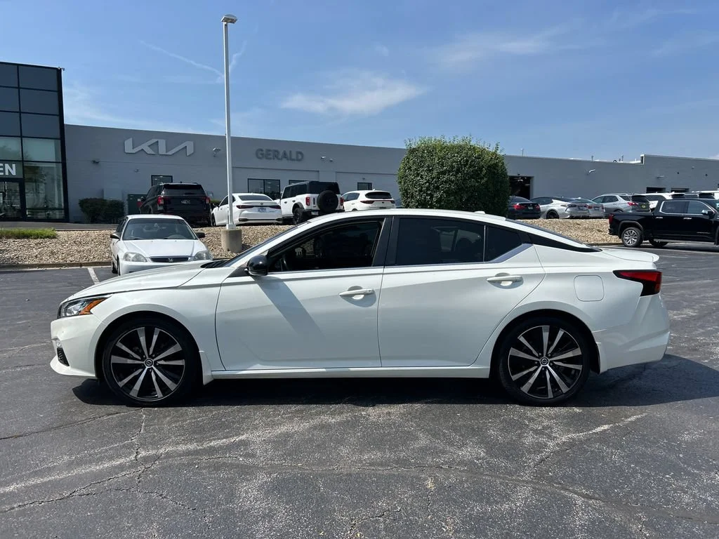 2021 Nissan Altima SR - Photo 11