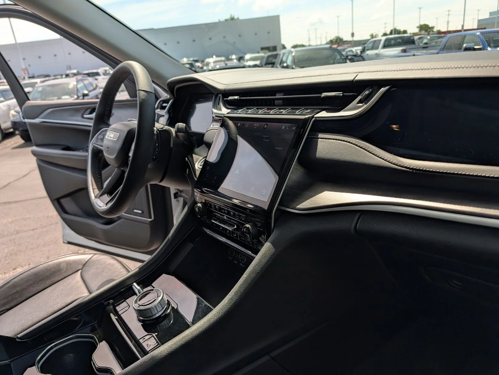 Used 2022 White Jeep 4xe image 29