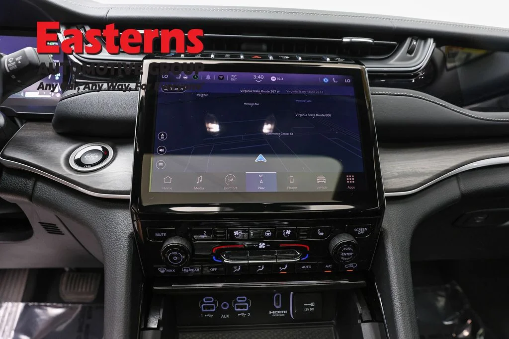 Used 2022 White Jeep 4xe image 12