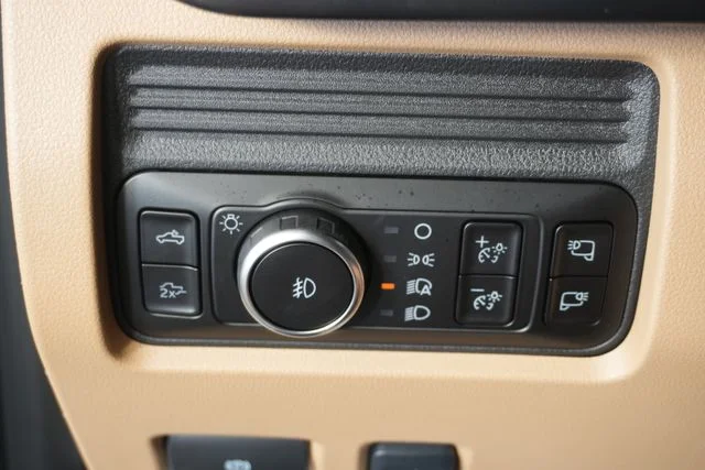 Used 2026 Oxford White Ford Lariat image 23