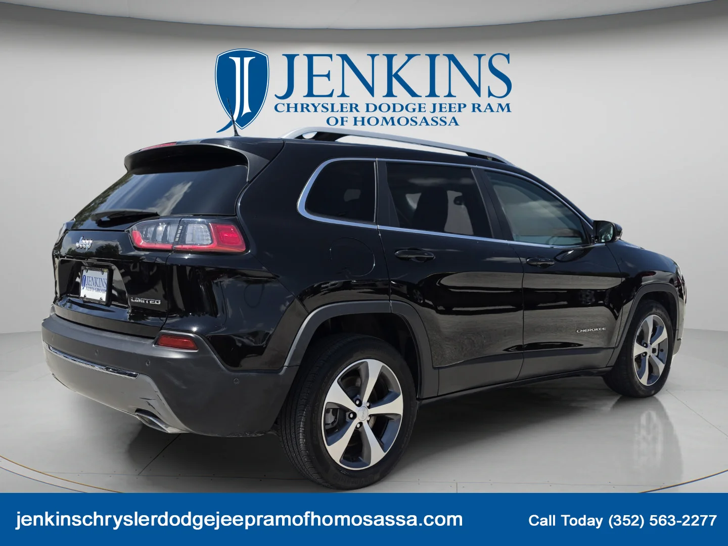 Used 2021 Diamond Black Crystal Pearlcoat Jeep Limited image 4