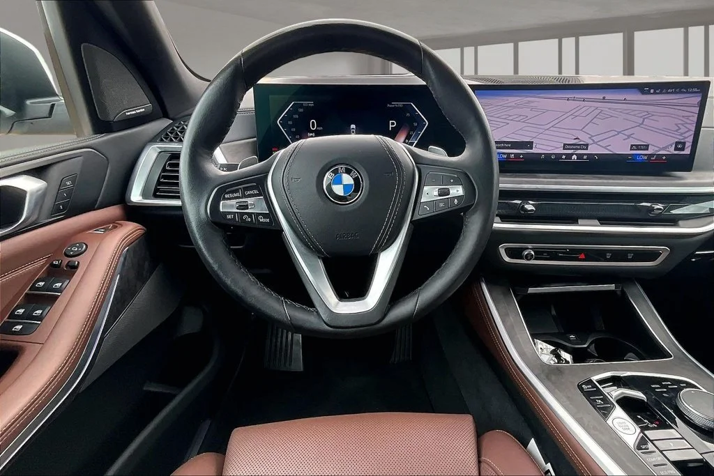 Used 2024 White BMW xDrive40i image 5