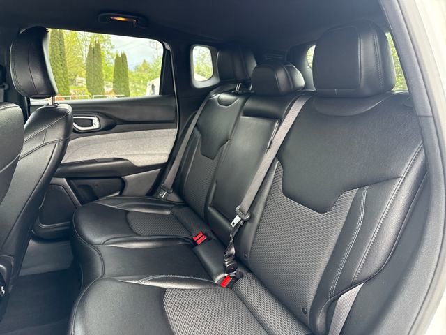Used 2024 Bright White Clearcoat Jeep Latitude image 14