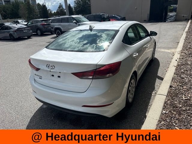 Used 2018 White Hyundai SE image 5
