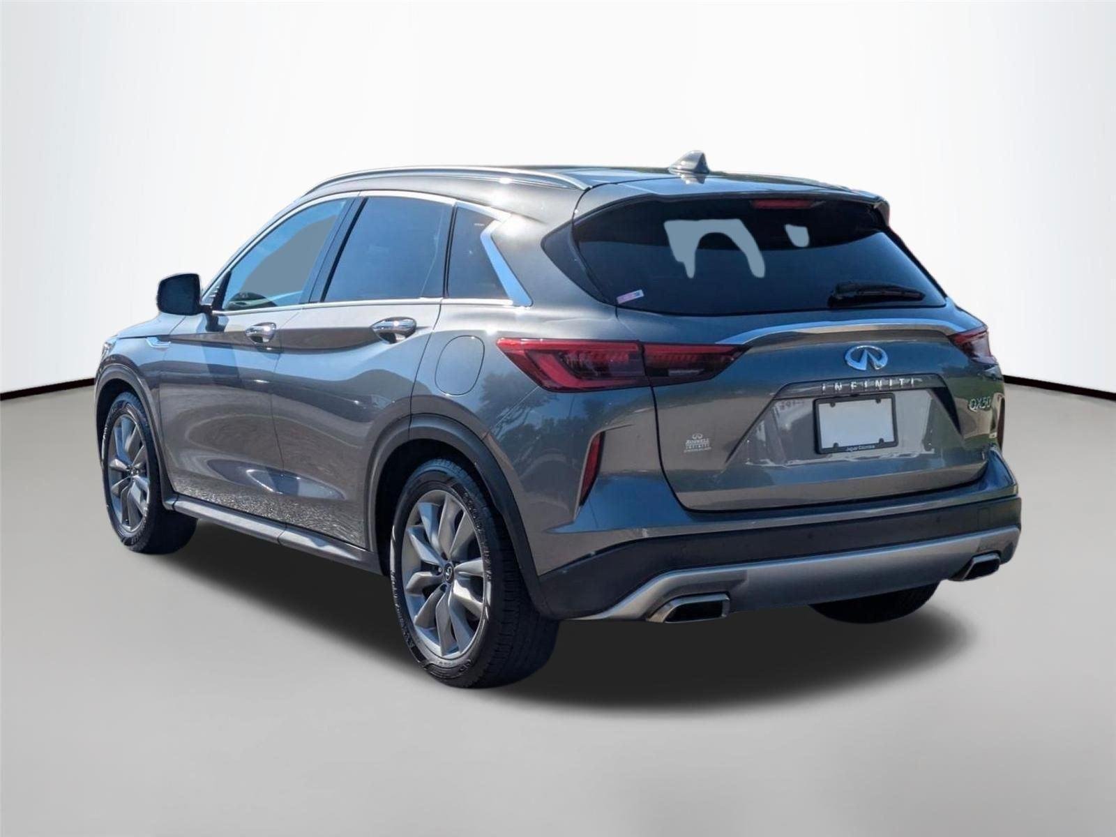 Used 2020  INFINITI  image 7
