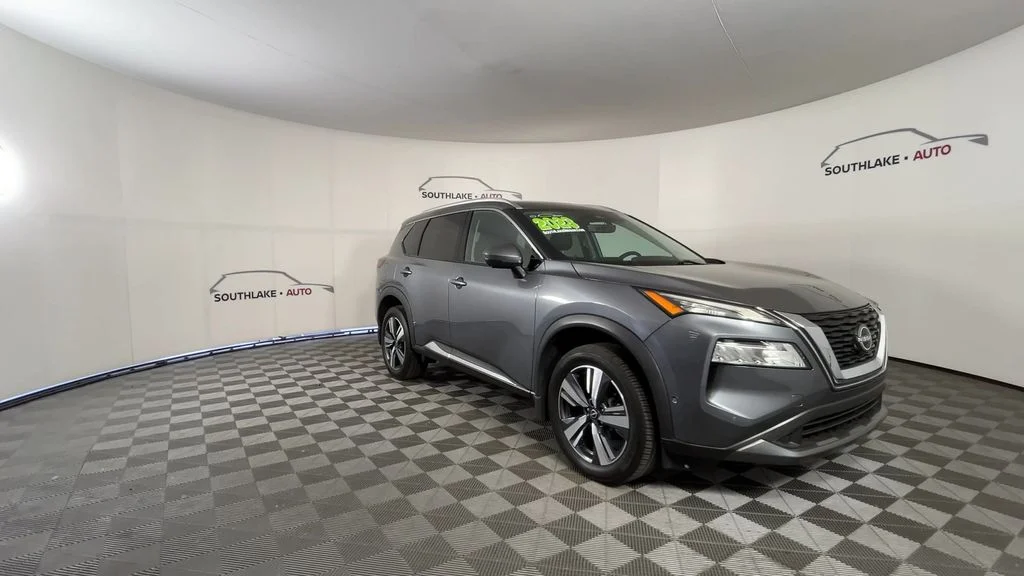 Used 2023 Gray Nissan SL image 4