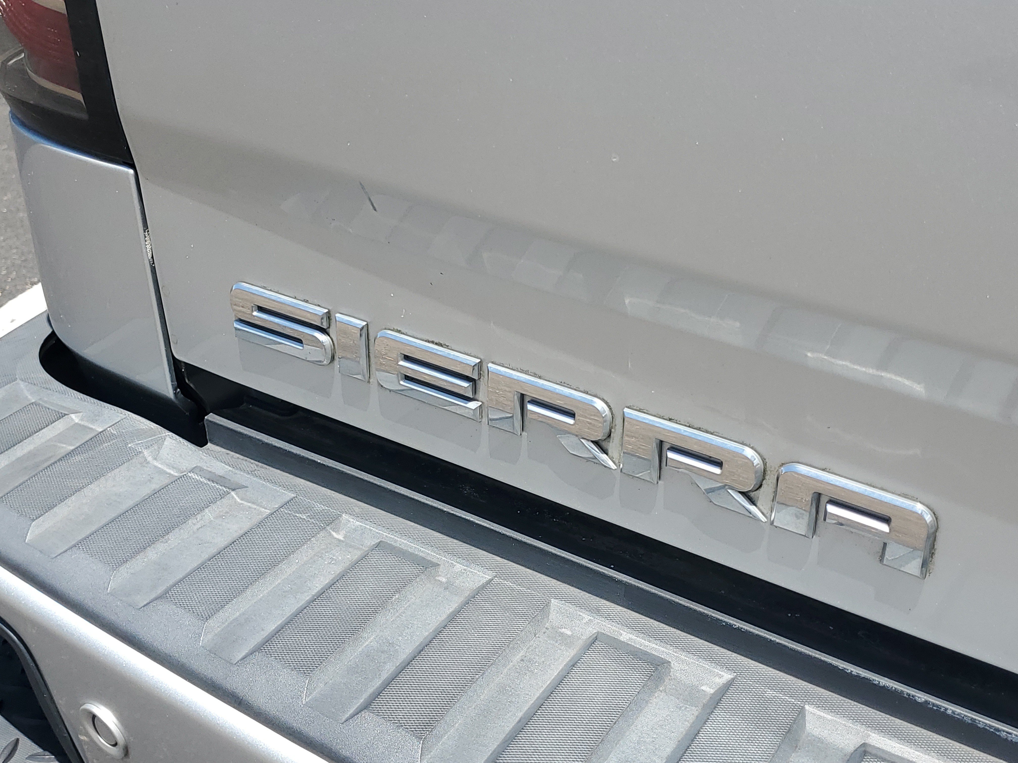 Used 2018 Quicksilver Metallic GMC Denali image 6