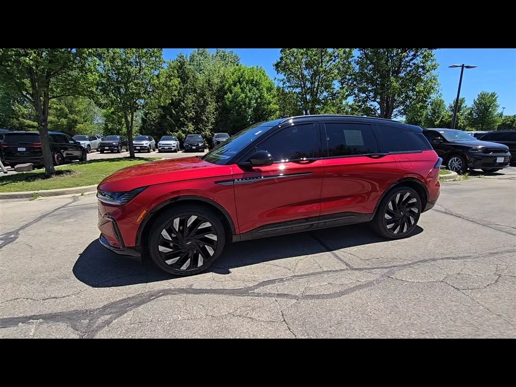 Used 2025 Red Lincoln Reserve image 4