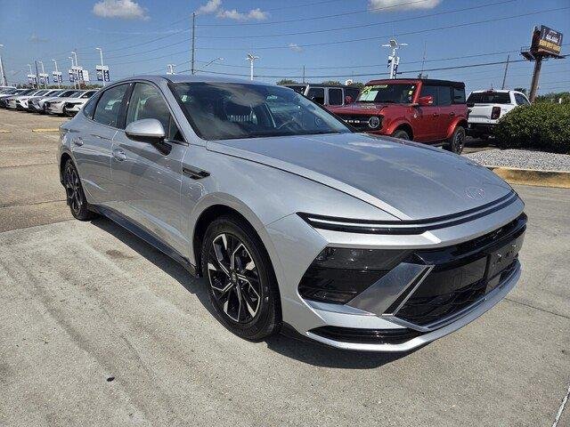 Used 2025 Aero Silver Hyundai SEL image 7