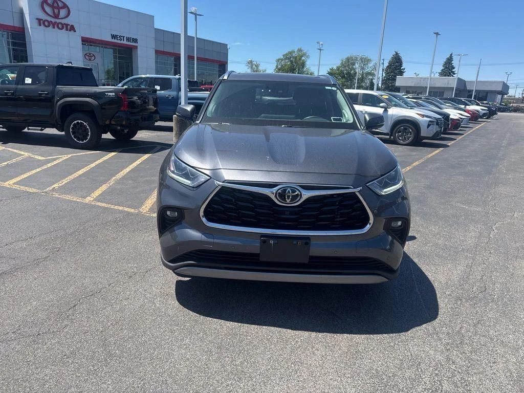 Used 2023 Magnetic Gray Metallic Toyota Platinum image 4