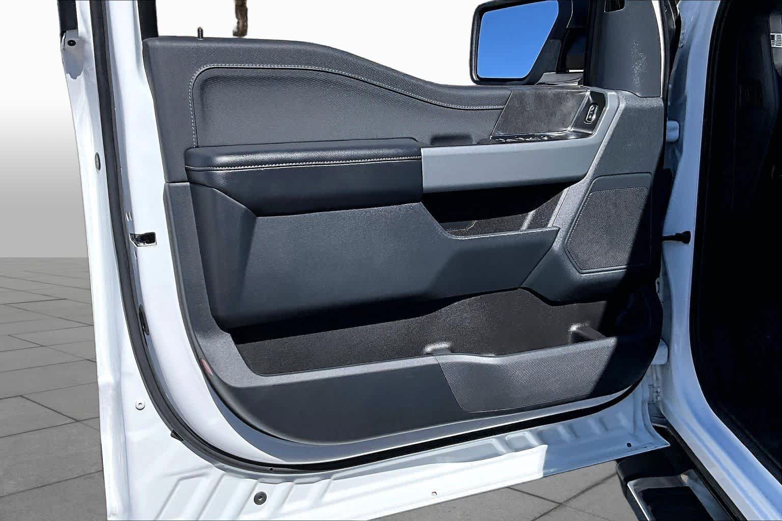 Used 2024 Oxford White Clearcoat Ford XLT image 21