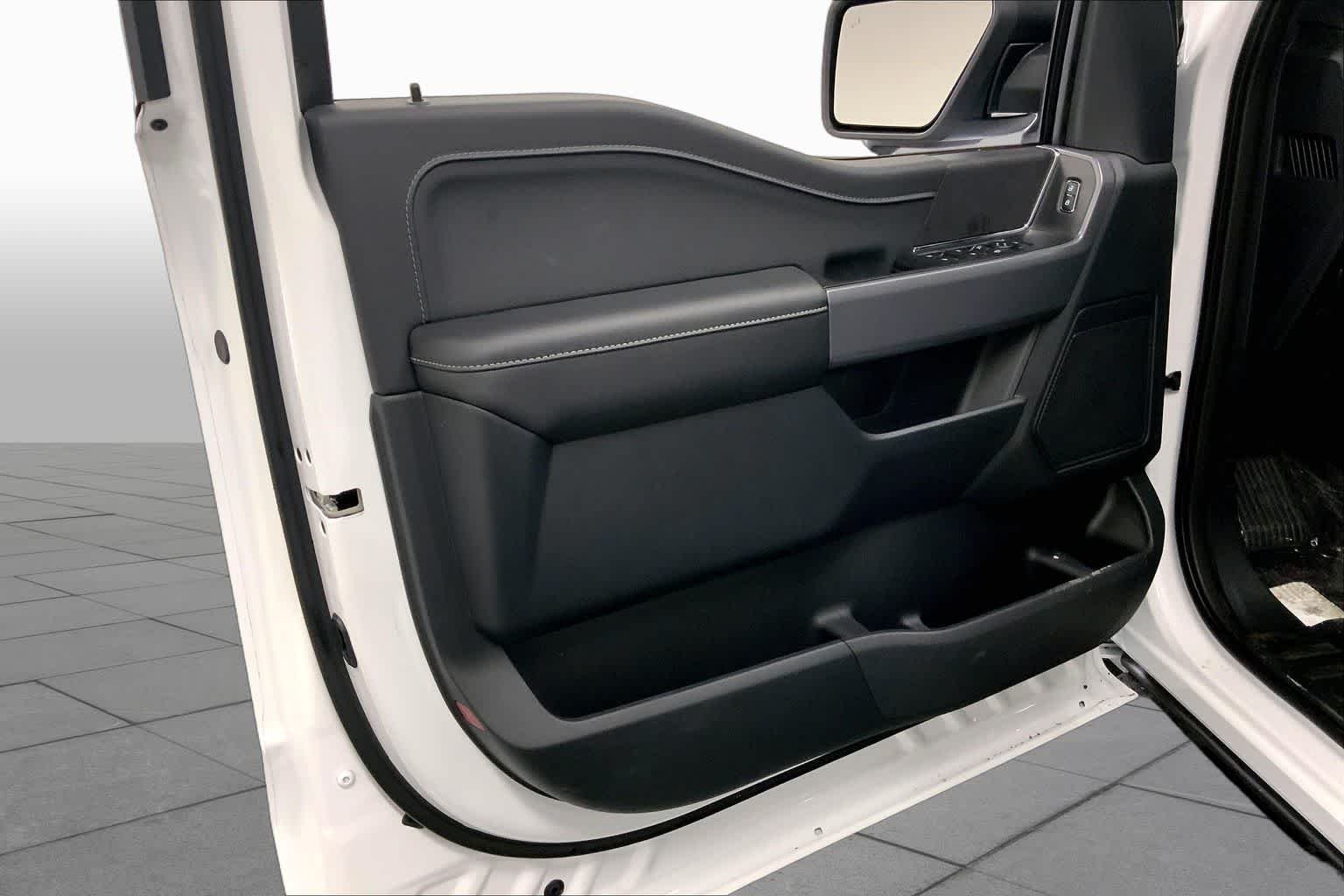 New 2026 Oxford White Ford XLT image 10