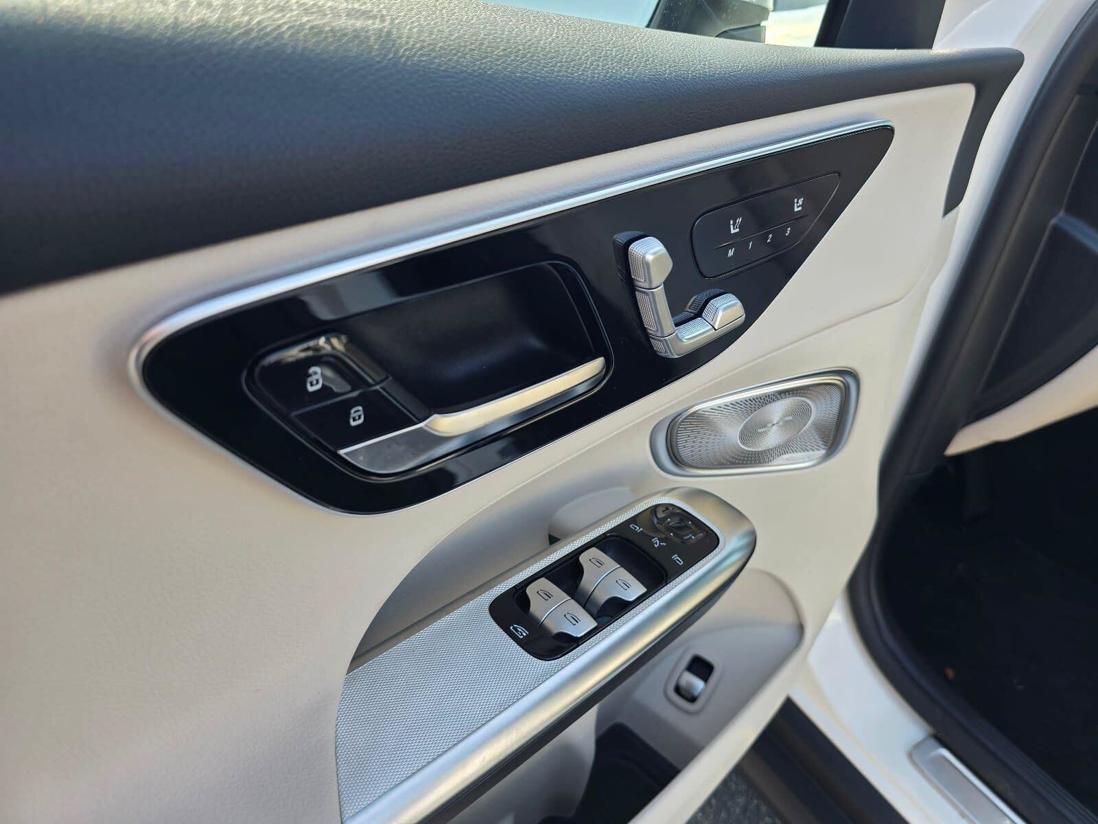 Used 2025 Polar White Mercedes-Benz GLC 300 image 20
