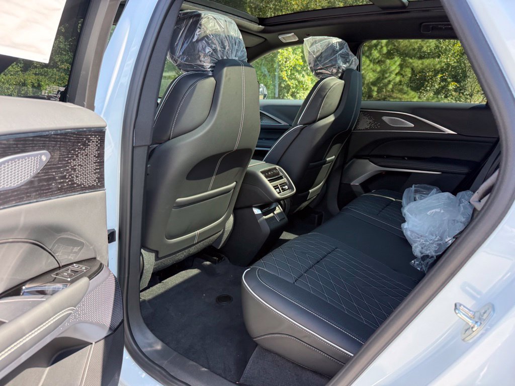 2027 Cadillac LYRIQ Signature Sport - Photo 22