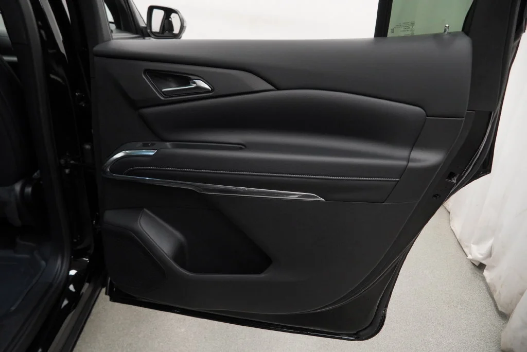New 2027 Mosaic Black Metallic Chevrolet LT image 34
