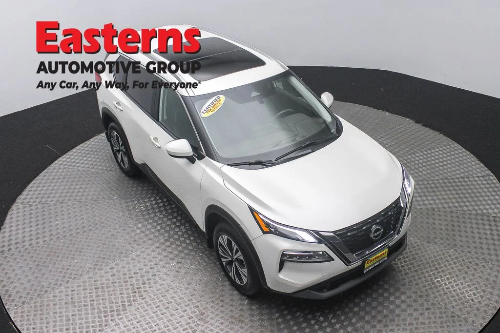Used 2023 White Nissan SV image 3