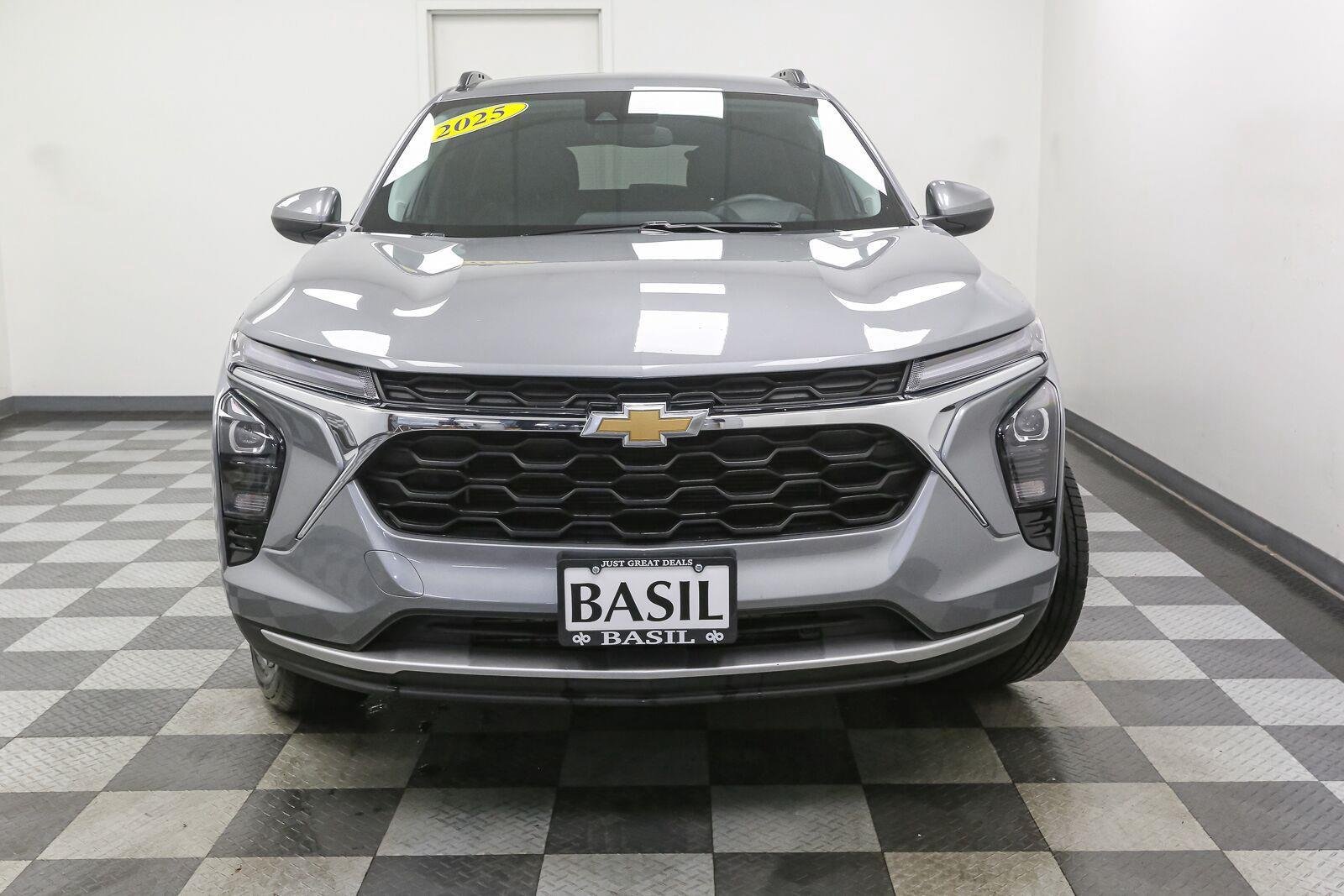 Used 2025 Sterling Gray Metallic Chevrolet LT image 3