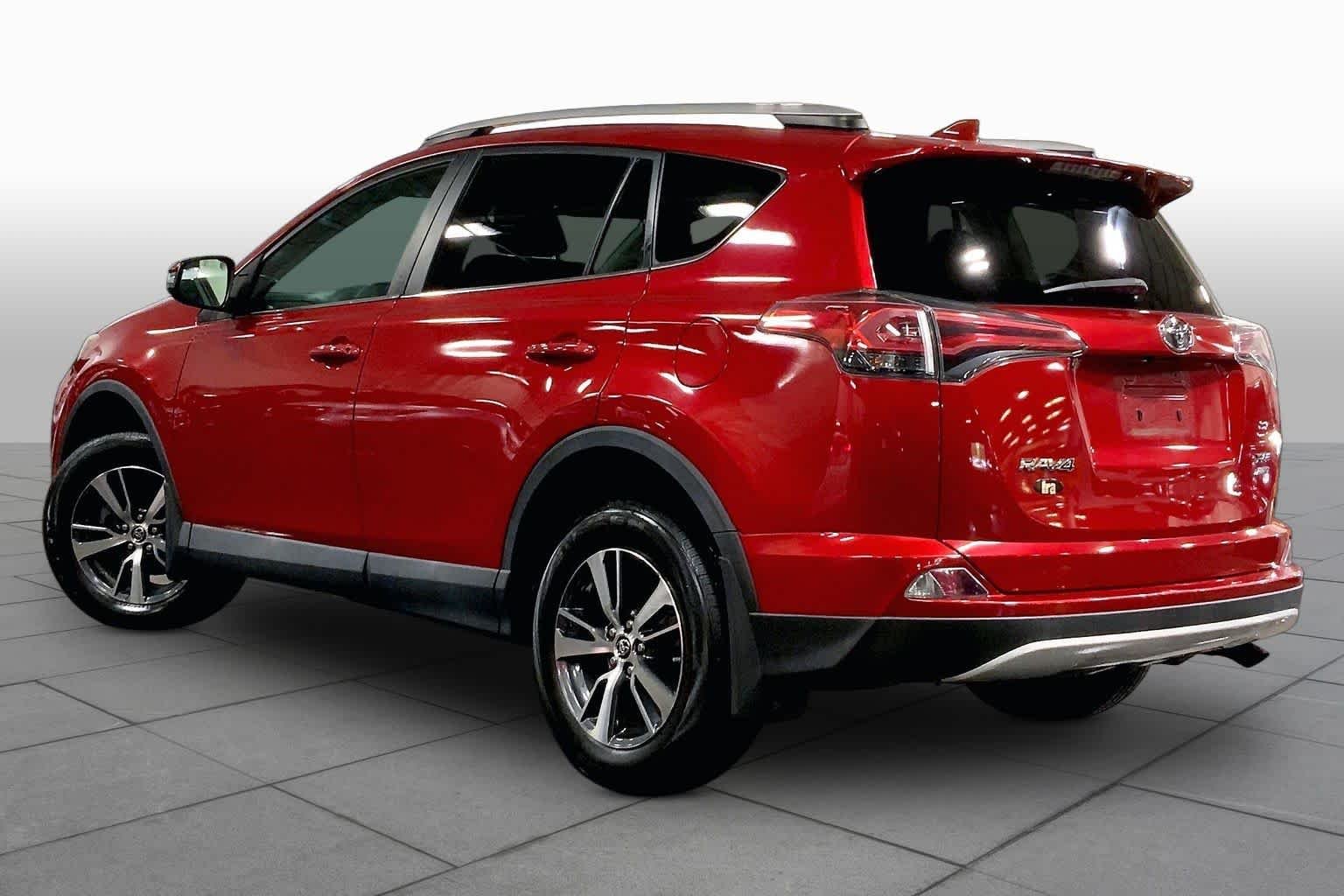 Used 2016 Barcelona Red Metallic Toyota XLE image 12