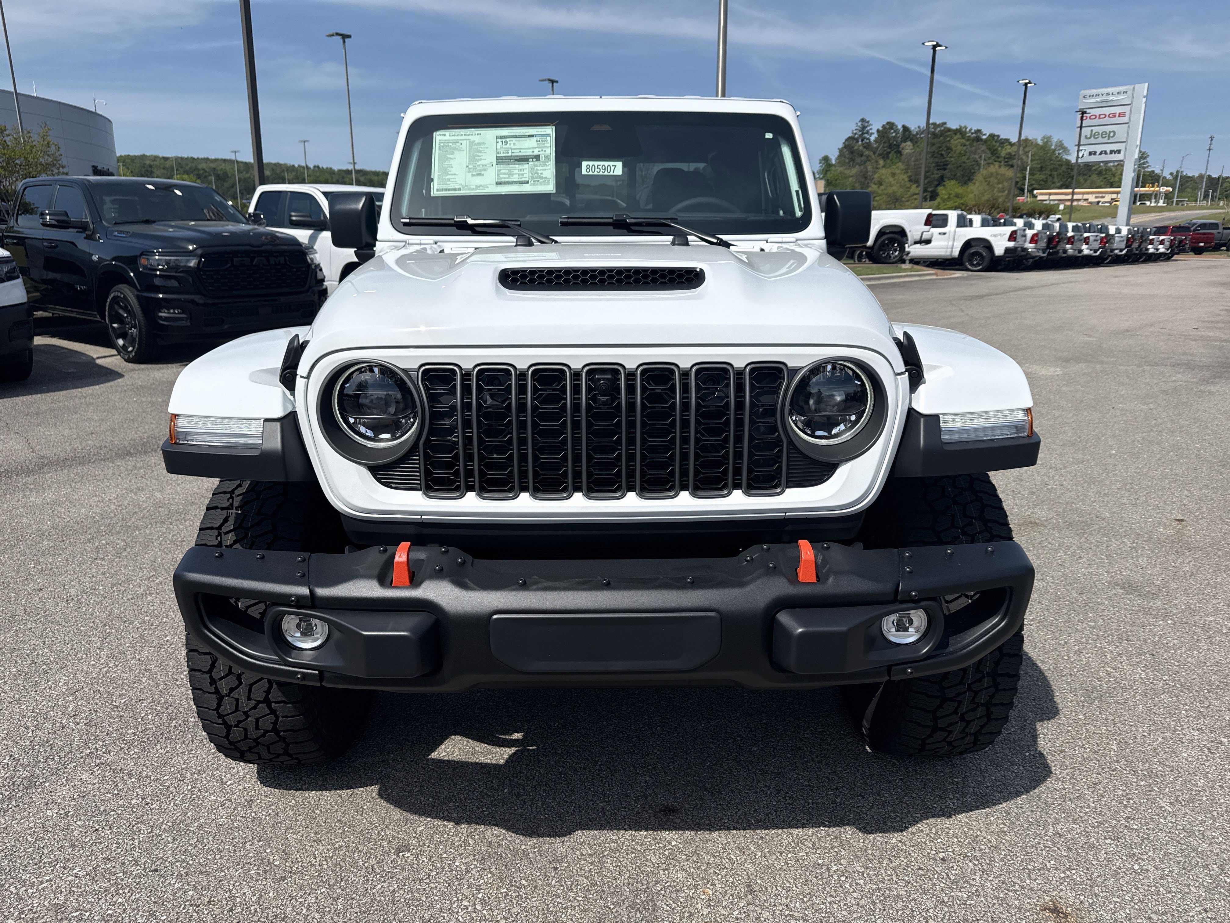 New 2026 Bright White Clear-Coat Exterior Paint Jeep Mojave X image 2