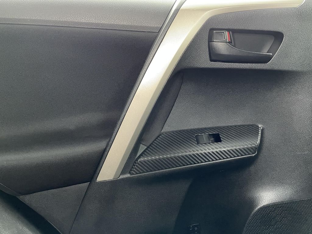 Used 2015 Black Toyota LE image 16