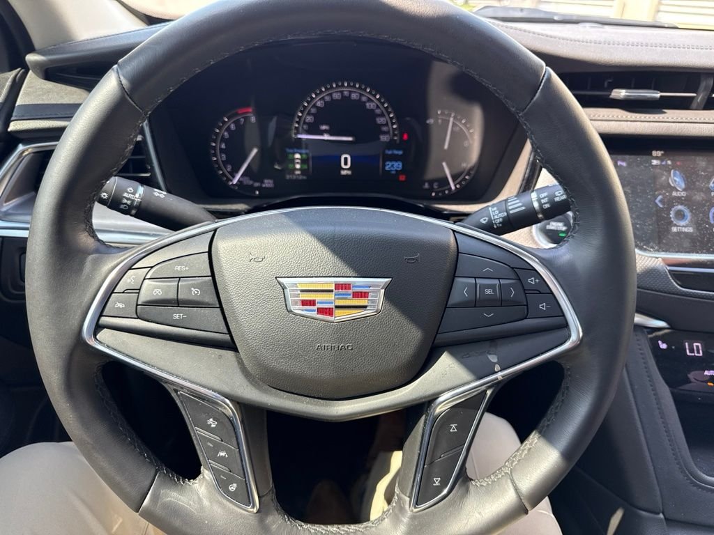 Used 2018 Silver Cadillac Luxury image 9