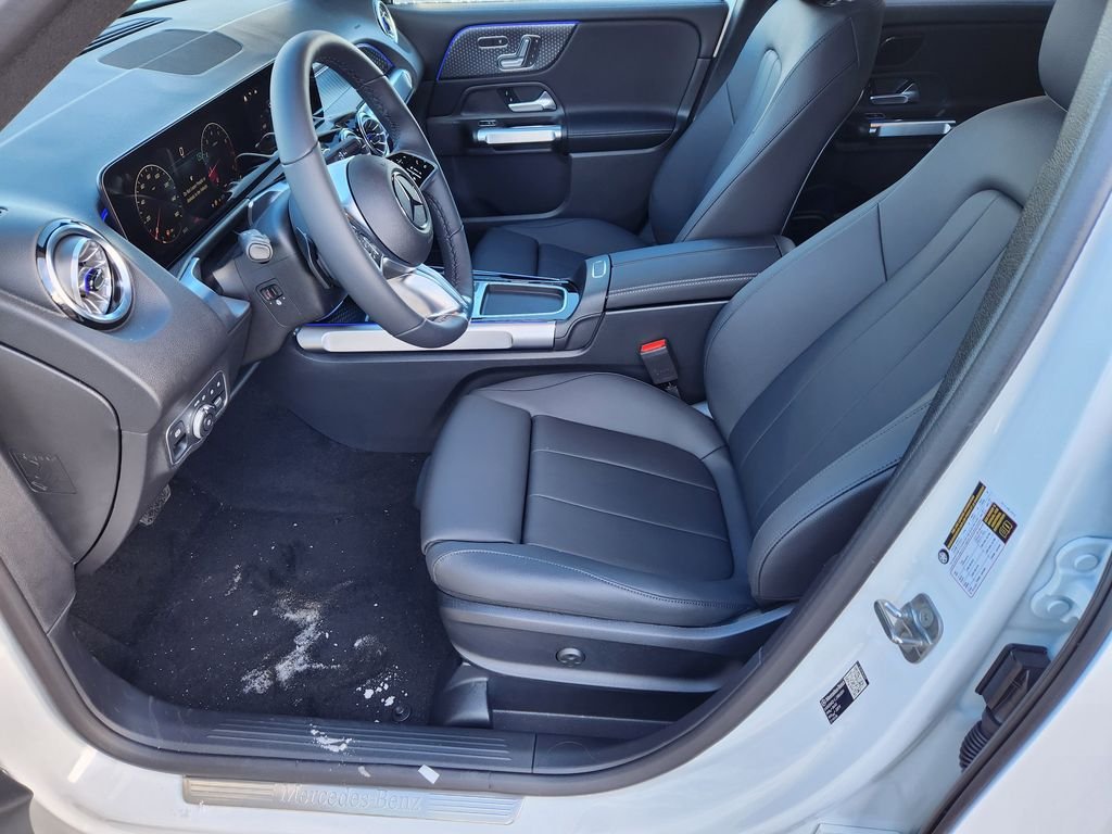New 2026 Polar White Mercedes-Benz GLB 250 4MATIC® image 14