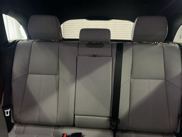 New 2026 Fuji White Land Rover Dynamic SE image 13