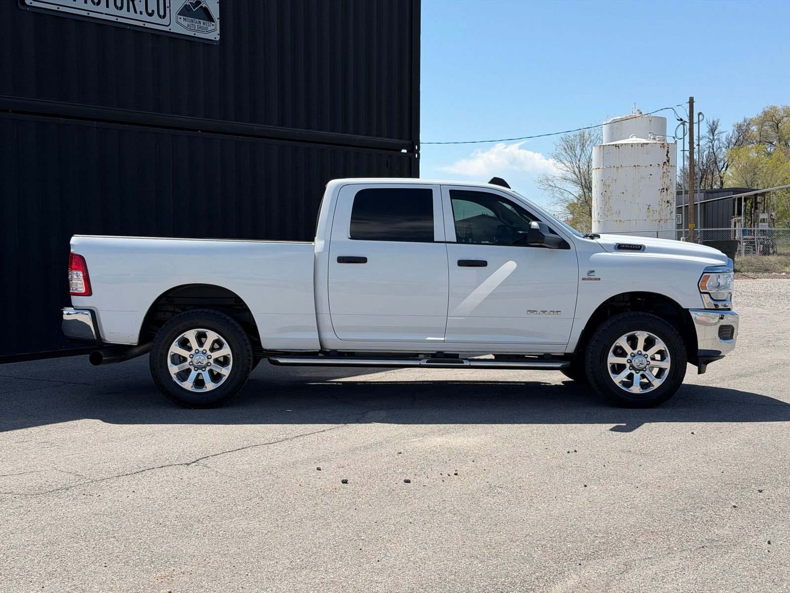 View vehicle photo 6