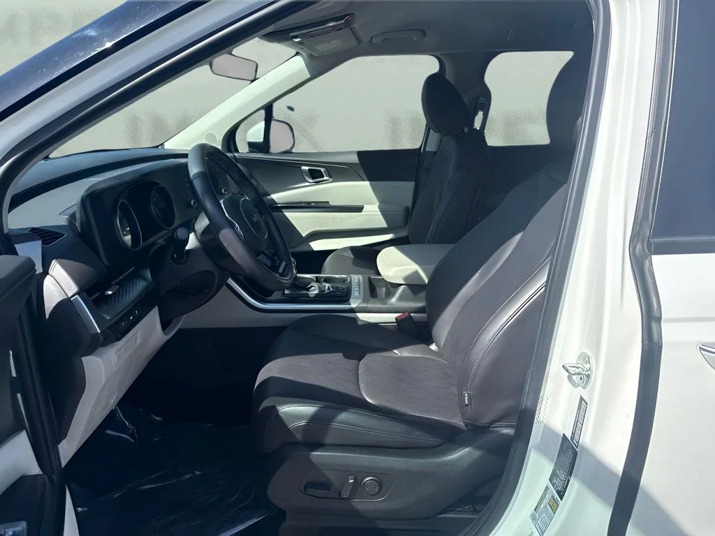 Used 2024 White Kia LX image 5