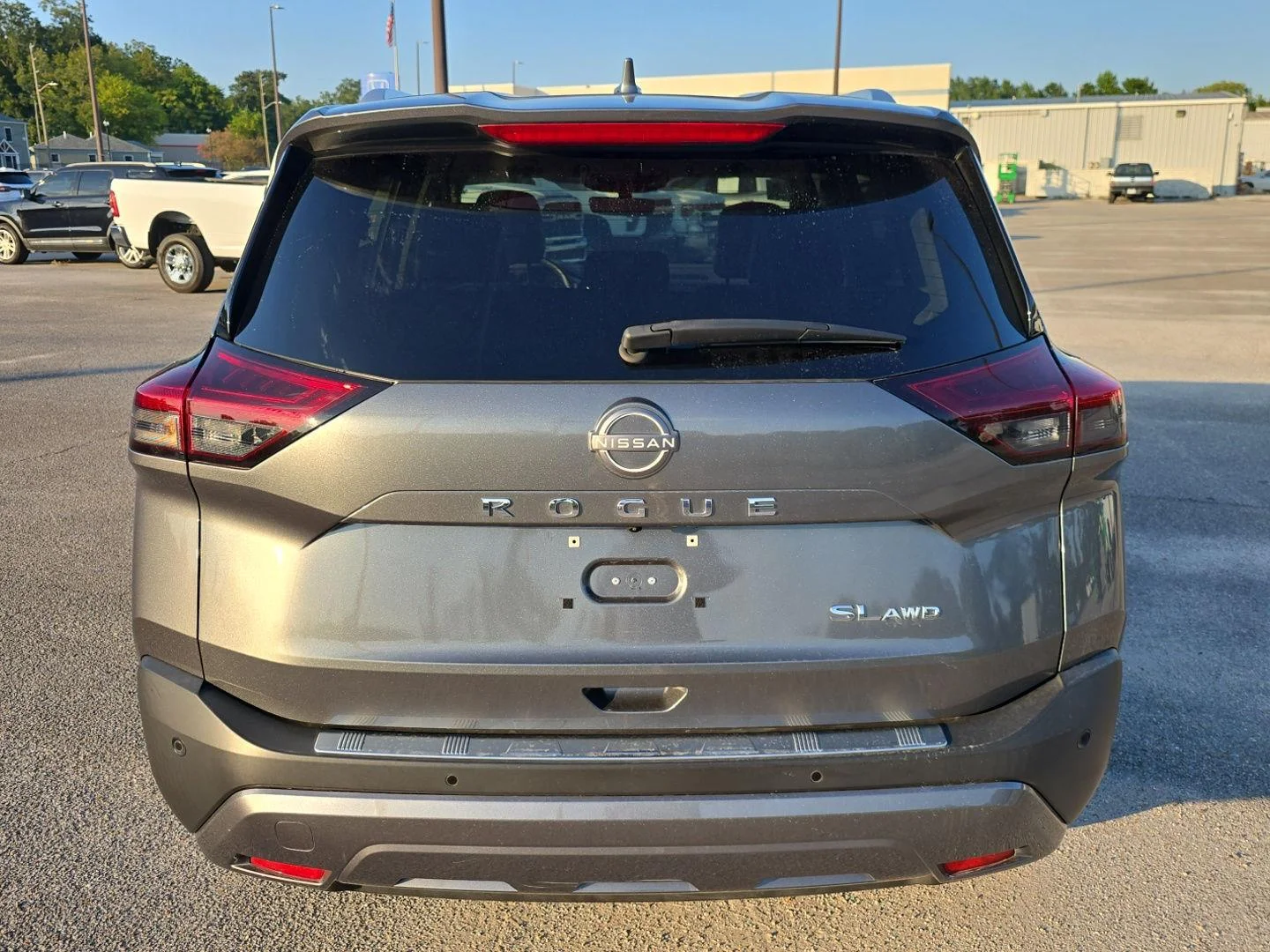 Used 2023 Gun Metallic Nissan SL image 4