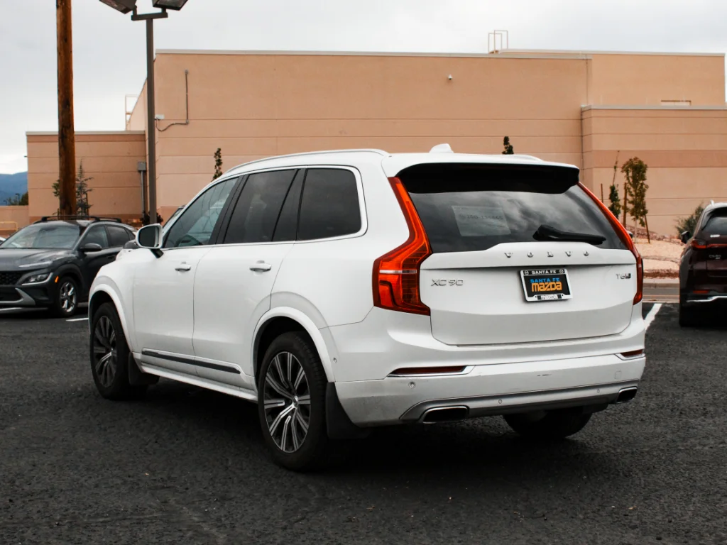 Used 2019 Crystal White Pearl Metallic Volvo Inscription image 7