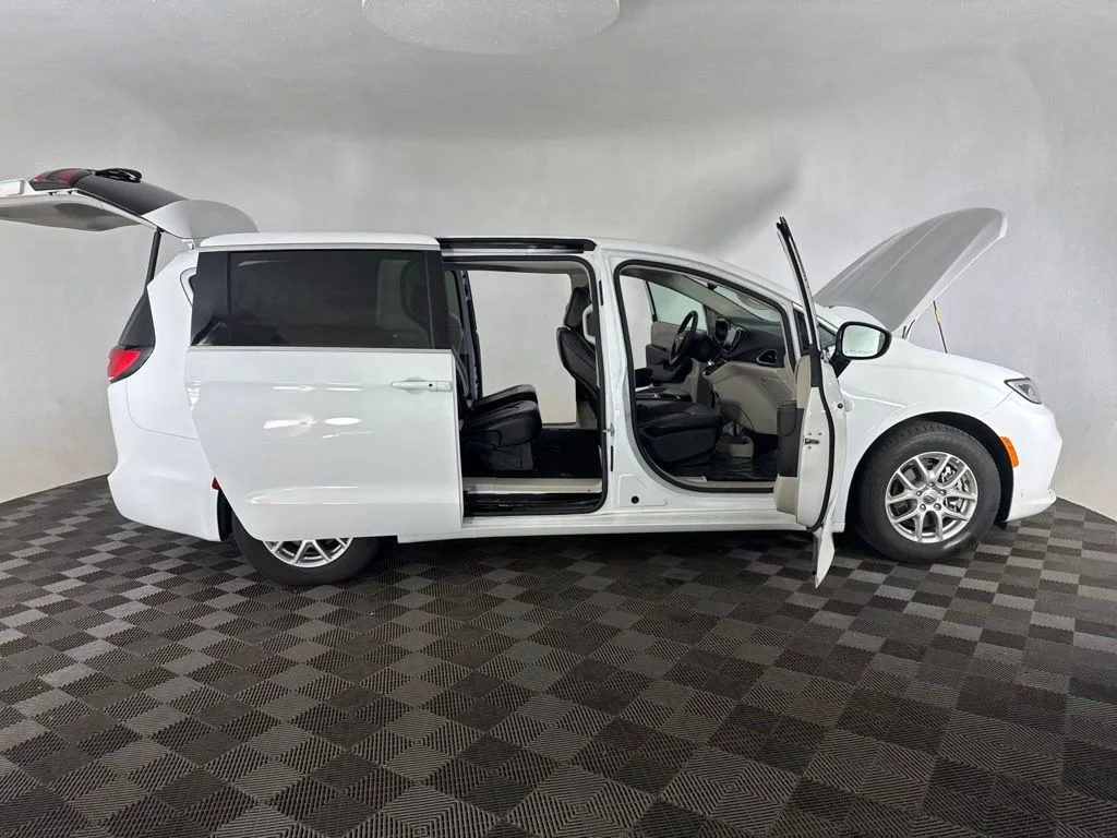 Used 2024 White Chrysler Touring L image 14